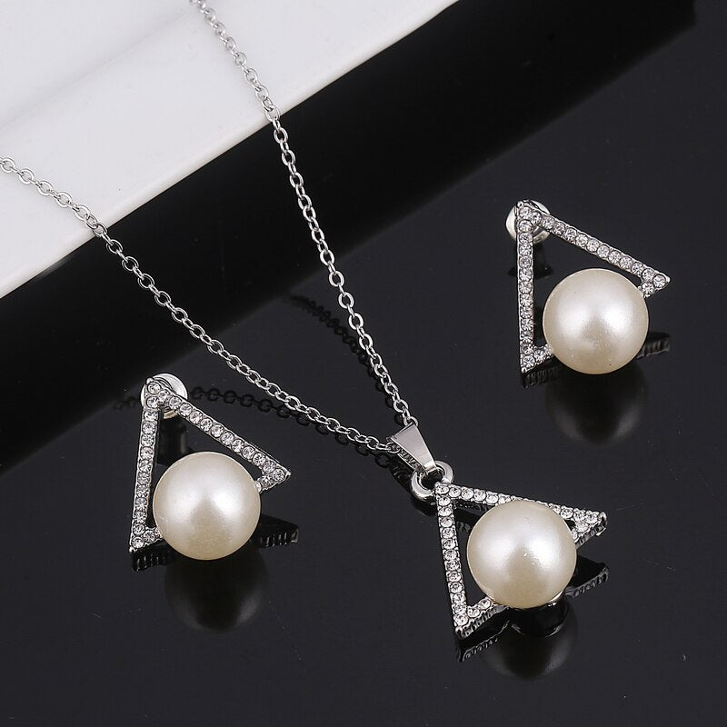 Collier de perles d'imitation classique pour femme