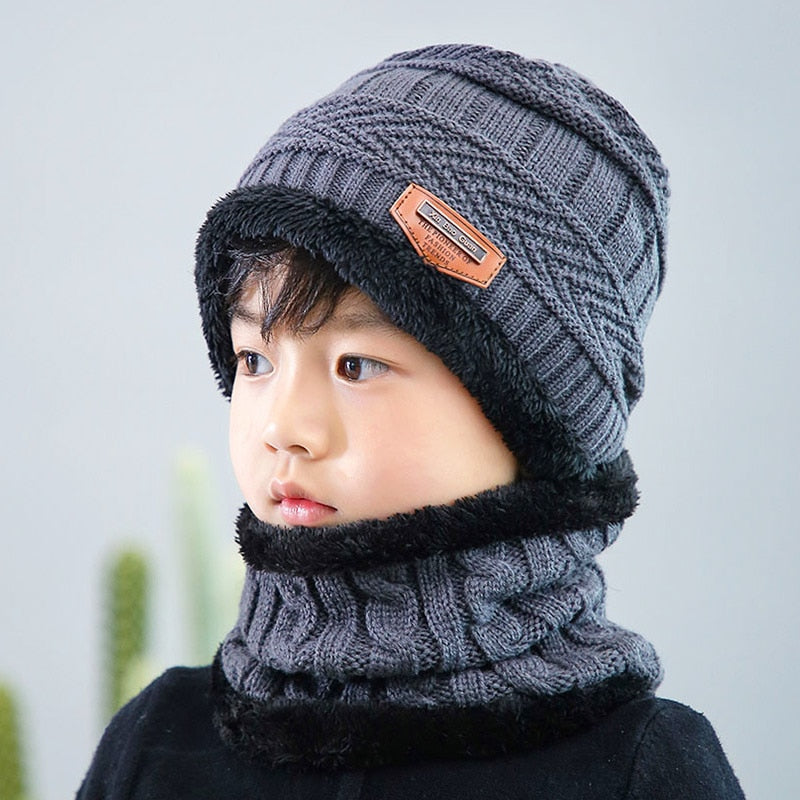 Bonnets enfants tricotés pour l'hiver ou l'automne