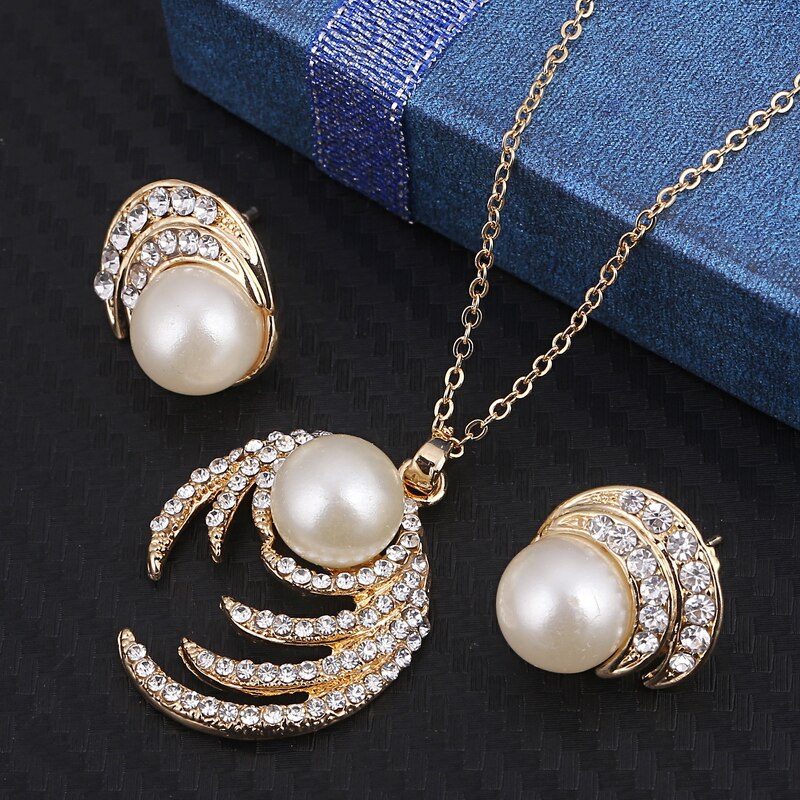 Collier de perles d'imitation classique pour femme