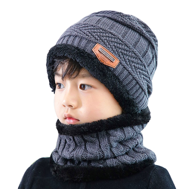 Bonnets enfants tricotés pour l'hiver ou l'automne