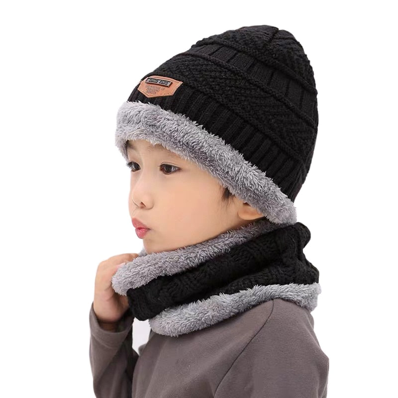 Bonnets enfants tricotés pour l'hiver ou l'automne