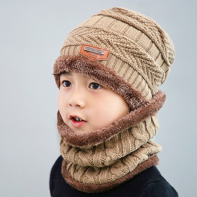 Bonnets enfants tricotés pour l'hiver ou l'automne