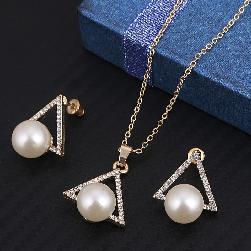 Collier de perles d'imitation classique pour femme