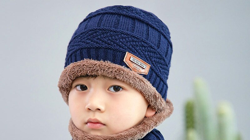 Bonnets enfants tricotés pour l'hiver ou l'automne