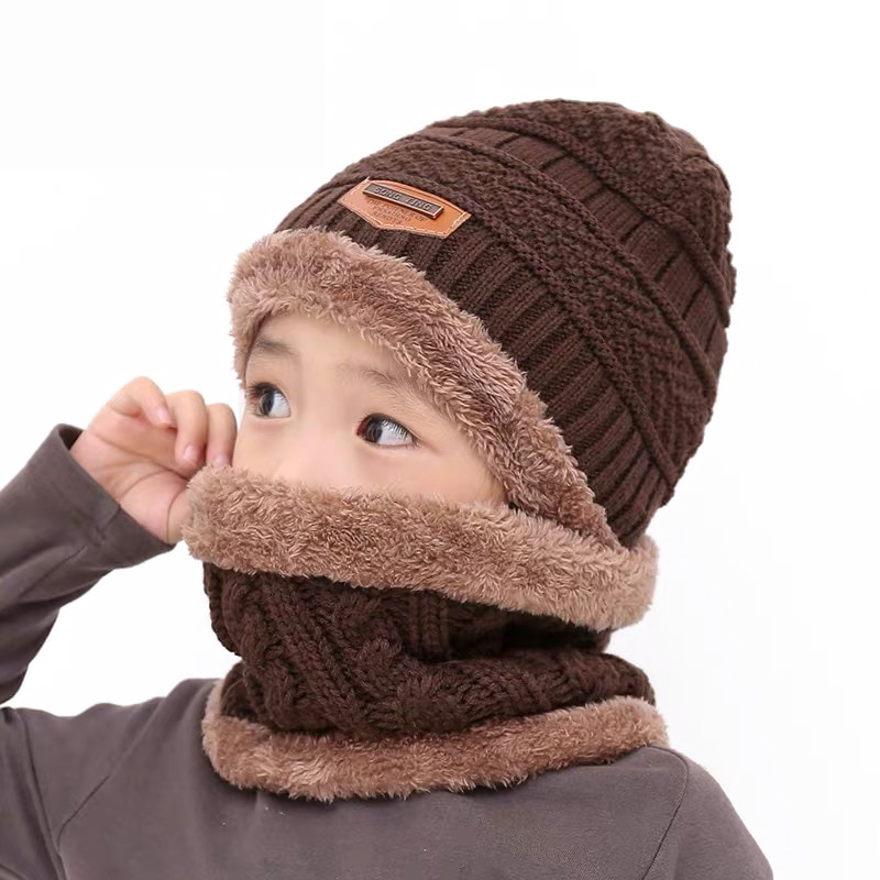 Bonnets enfants tricotés pour l'hiver ou l'automne